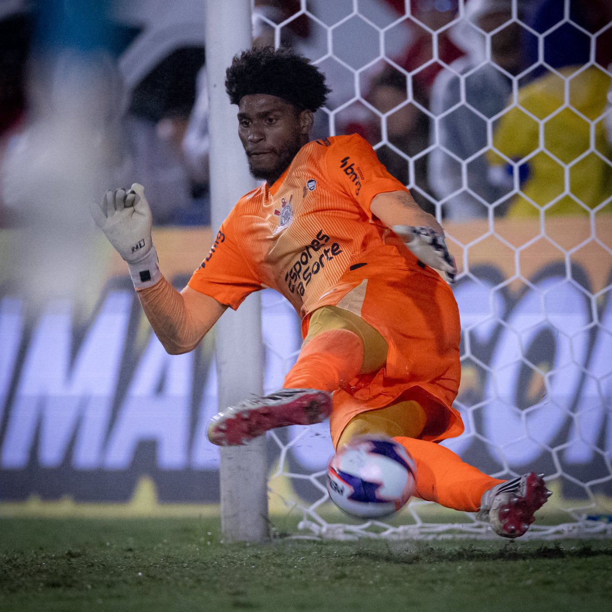 _sccpnews's tweet photo. ⚫️⚪️ | A Portuguesa identificou os autores das ofensas racistas proferidas à Hugo Souza após o jogo contra o Corinthians, no domingo (22), pelas quartas de final do Paulistão.

Os autores foram excluídos do quadro de sócios-torcedores da Portuguesa e terão as identidades encaminhadas às autoridades responsáveis.

📰 | @luissfabiani
📸 | Rodrigo Coca/Ag. Corinthians
