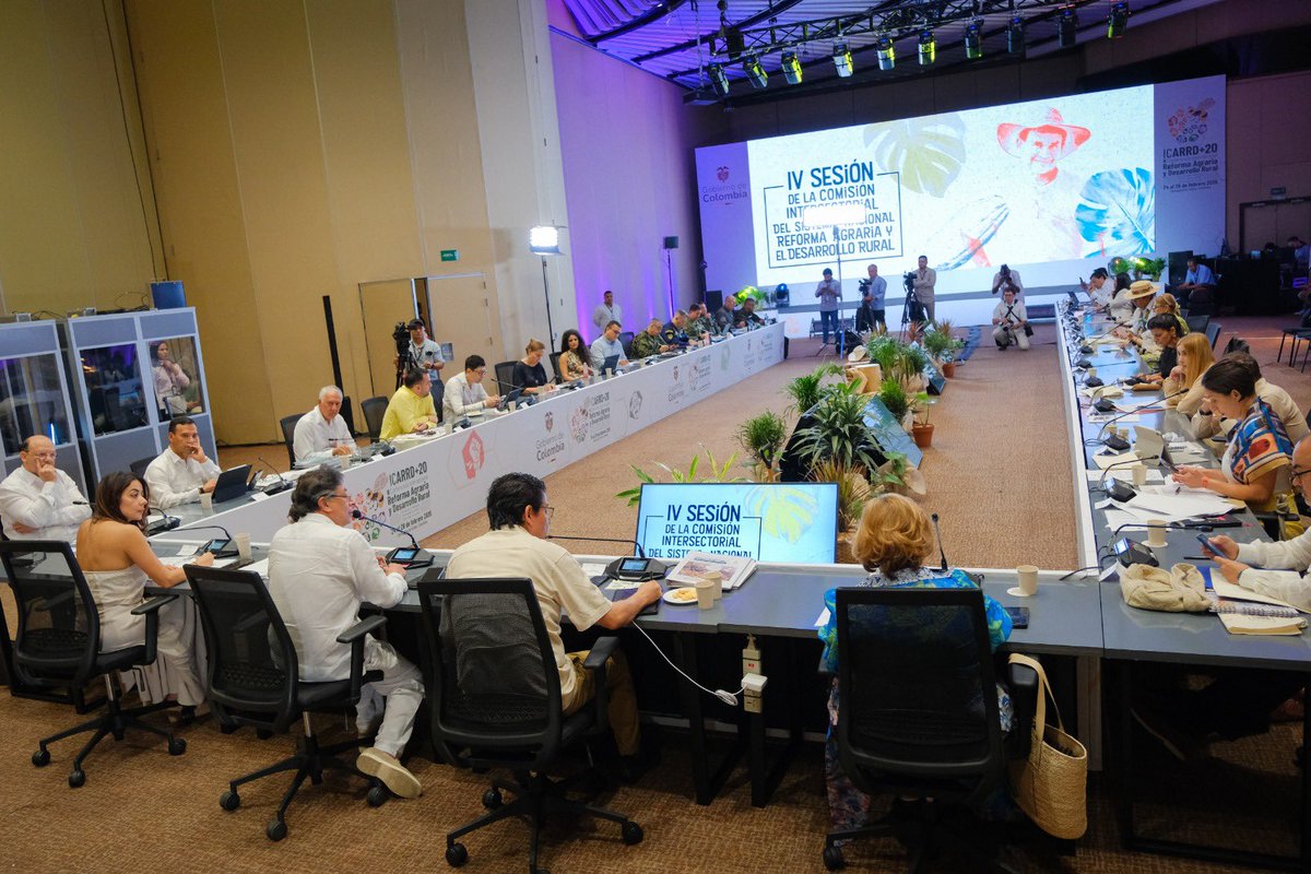 La Directora del DAPRE, <a href="/nhora_mondragon/">Nhora Mondragón Ortiz</a>, moderó el Consejo de Ministros liderado por el Presidente <a href="/petrogustavo/">Gustavo Petro</a>, en el que se evaluó la situación climática del país, el seguimiento a las lluvias y el estado de almacenamiento de las hidroeléctricas para tomar decisiones