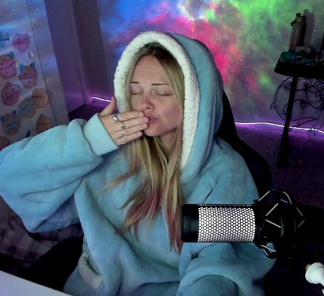 SNJES_'s tweet photo. Jeskimo kisses on stream! SNJES_ on twitch btw 👀 https://t.co/P3EJkyeIiz