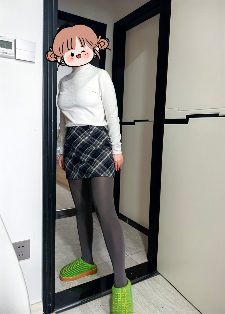 xcmmdoi's tweet photo. 居家
最近去了温泉，正在整理一些照片（有露出），浅期待一下
＃淫妻 ＃丝袜 #灰丝 #母狗 #美腿 https://t.co/3FSysv4Zfs