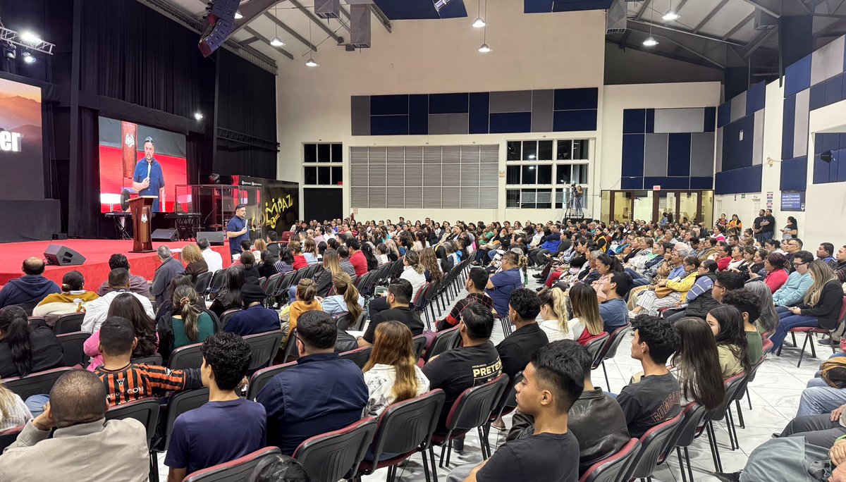 IglesiaCompaz's tweet photo. “Lo que usted y a mí nos da autoridad… es LA SANTIDAD” #TeVoyAVerCaer #MartesDeTraining @PastorVladimir https://t.co/CMEZw3p5XZ