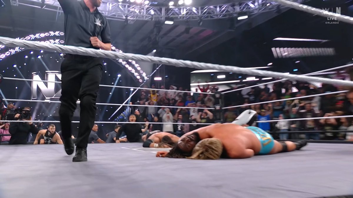 wrestlemovement's tweet image. Tony D helps The Vanity Project win the NXT Tag Team Championships

#wwenxt