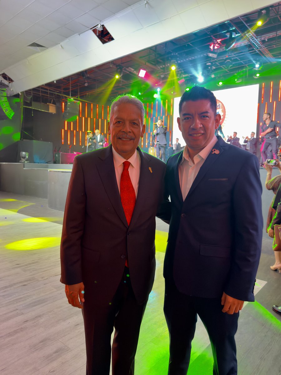 Hoy inicia una nueva etapa para la <a href="/CTM_MX/">CTM Nacional</a>. Me honra acompañar al Lic. @Tereso_Medina como nuevo dirigente nacional.

Le agradezco la confianza depositada en mi trabajo en comunicación para contribuir a su relanzamiento en este momento inédito para el movimiento obrero mexicano.