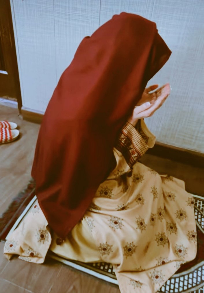 Fajr💖
The reward of Fajr prayer is so great that it is better than the entire world and everything in it.

This is based on a saying (Hadith) of Prophet Muhammad ﷺ — showing how important and valuable Fajr prayer is. 🤲✨

May Allah grant us consistency in Fajr 🤲
#fajr #Reward