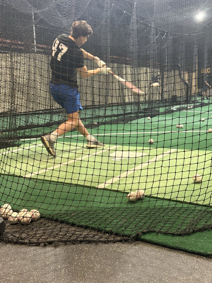 Nicky_T6's tweet photo. Wrapping up our final week with our high school players before their spring season starts. Excited to see how all our their hard work pays off! 

We spent the off-season working on not only strengthening the physical part of the game, but the mental side too #FailAggressively https://t.co/NftLwS7Vq6