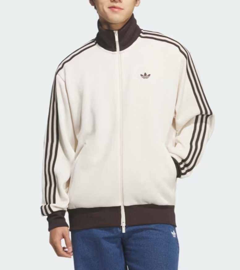 adidasのニットトラックジャケット、めちゃくちゃ素敵です。いつもの