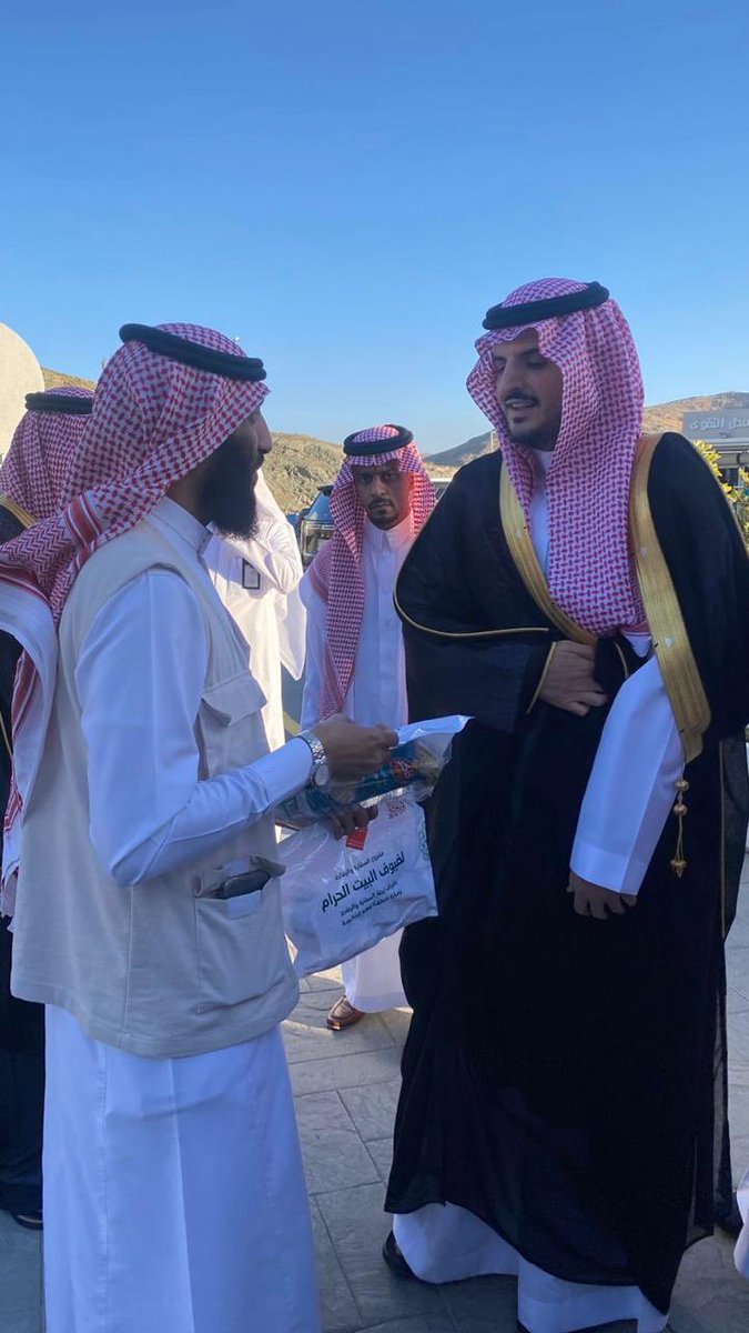 a9q666's tweet photo. سعدتُ بلقاء محافظ #محافظة_الطائف صاحب السمو الملكي الأمير #فواز_بن_سلطان_بن_عبدالعزيز آل سعود ، أثناء إشرافي على مشروع #إفطار_الصائمين في ميقات وادي محرم والهدا .

واستمعت من سموه لكلمات مليئة بالدعم والتشجيع والشكر والحث على خدمة المعتمرين .. https://t.co/wobkufqaW3