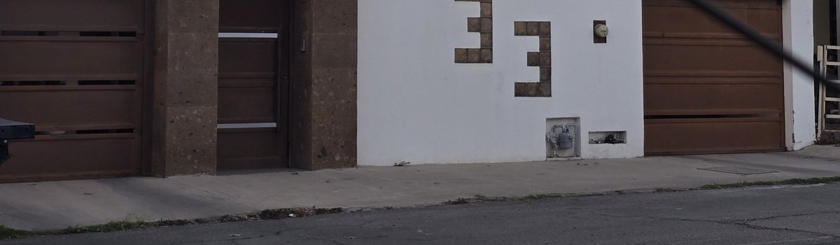 A ver expertos esta casa tiene rampa por toda la extensión de ella y dos cocheras divididas  es prudente estacionarse en medio de las dos?