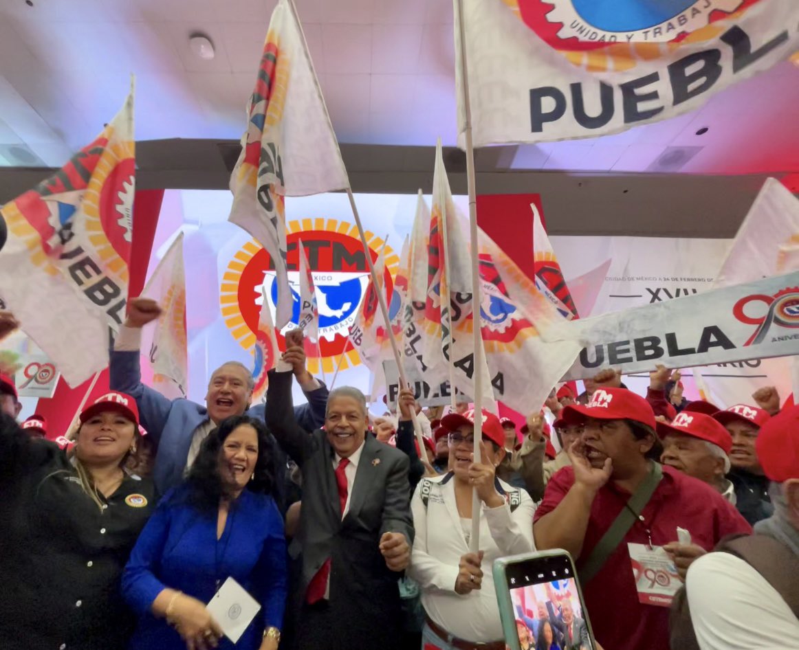 Hoy Hoy,en el 17º Congreso Nacional de la @CTM,nuestro líder <a href="/leobardosoto/">Leobardo Soto</a> expresó el respaldo firme de Puebla a <a href="/tereso_medina/">Tereso Medina</a>,nuevo Secretario General Nacional.
La <a href="/CTMPuebla/">CTM_FTPuebla</a> está presente, unida y comprometida con la fortaleza del movimiento obrero. 
#CTMPuebla #UnidadYTrabajo