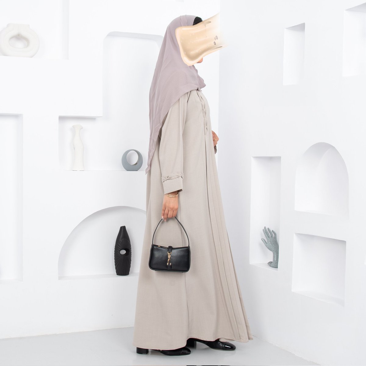 shader_shop's tweet photo. عباية أنيقة باللون البيج الهادئ مصنوعة من قماش الكريب الناعم بانسداله الجميل وملمسه الراقي.

رقم الموديل : M5627
سعر الموديل : 383 ريال.
العباية تشمل الطرحة ✅

#شادر
#تشكيلة
#تشكيلة_جديدة
#تشكيلة_الموسم
#تشكيلة_رمضان https://t.co/DavB28BSYF