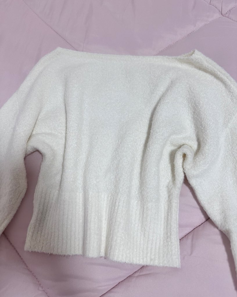 ส่งต่อเสื้อผ้า รองเท้า กระเป๋า 🤍 tweet media