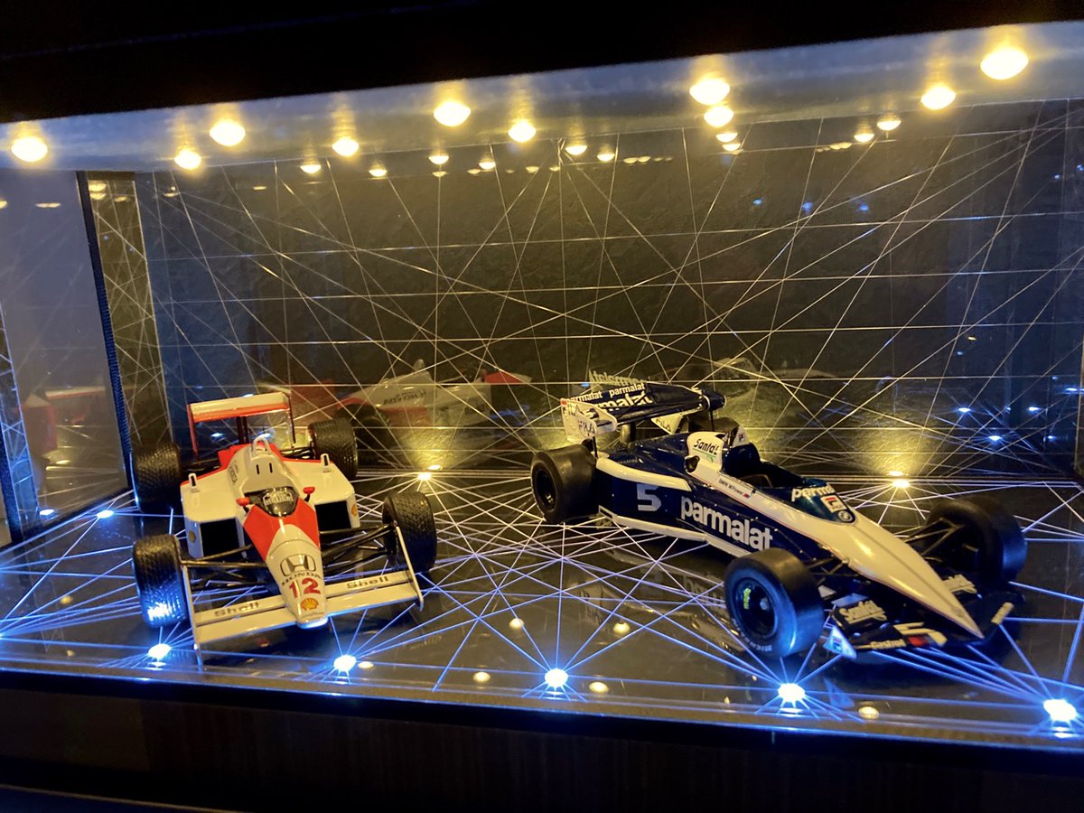 かおりこオーダー品・コバルトブルー幾何学・ディスプレーBOX/ネオジオラマ 1/18展示可・BK幾何学・ディスプレーBOX / LED25灯・ネオジオラマ