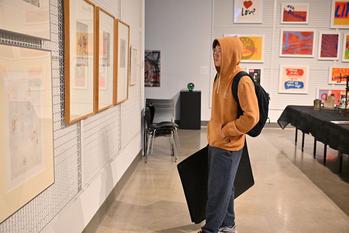WSUArtMuseum's tweet photo. Many people have visited the museum galleries—but did you know we also have a Collection Study Center where over 4,000 original works of art reside? Visits are available by appointment. https://t.co/V7qMFToioe #WSUPullman #WSUartmuseum #GoCougs #CollectionStudyCenter https://t.co/sgPdS6z9vC