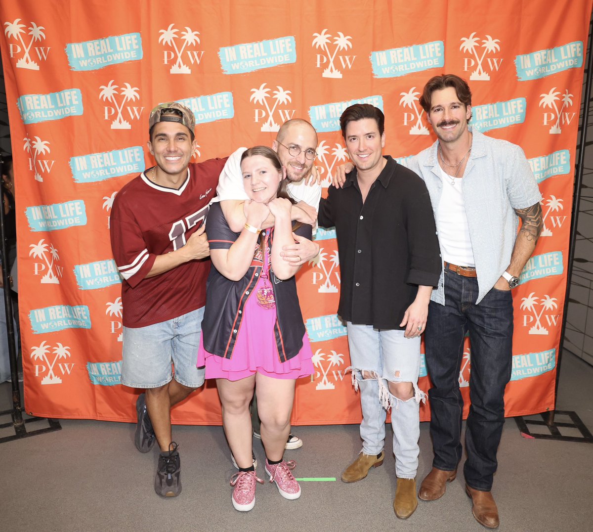 afterglowabby_'s tweet photo. Dear Kendall Schmidt,

I will never be able to say thank you enough for the amount of joy you brought me in Mexico City. You showed me so much love and care that night i’m truly at a loss for words. I am so grateful to have you in my life 

With love, Abby https://t.co/sj2COoCipB
