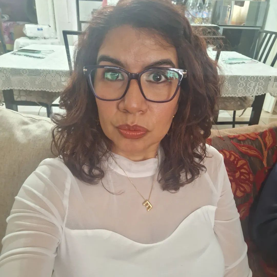 Smaragdhus's tweet photo. 52 añitos, ahí nomás.

Hoy  resignifico el amor en todas sus expresiones, entiendo la importancia de cuidar mi salud física y emocional, y valoro a las personas que me cuidan y me protegen, esas manos que no me sueltan nunca.

Gracias a la vida.

🩷 https://t.co/86sCaeLpin