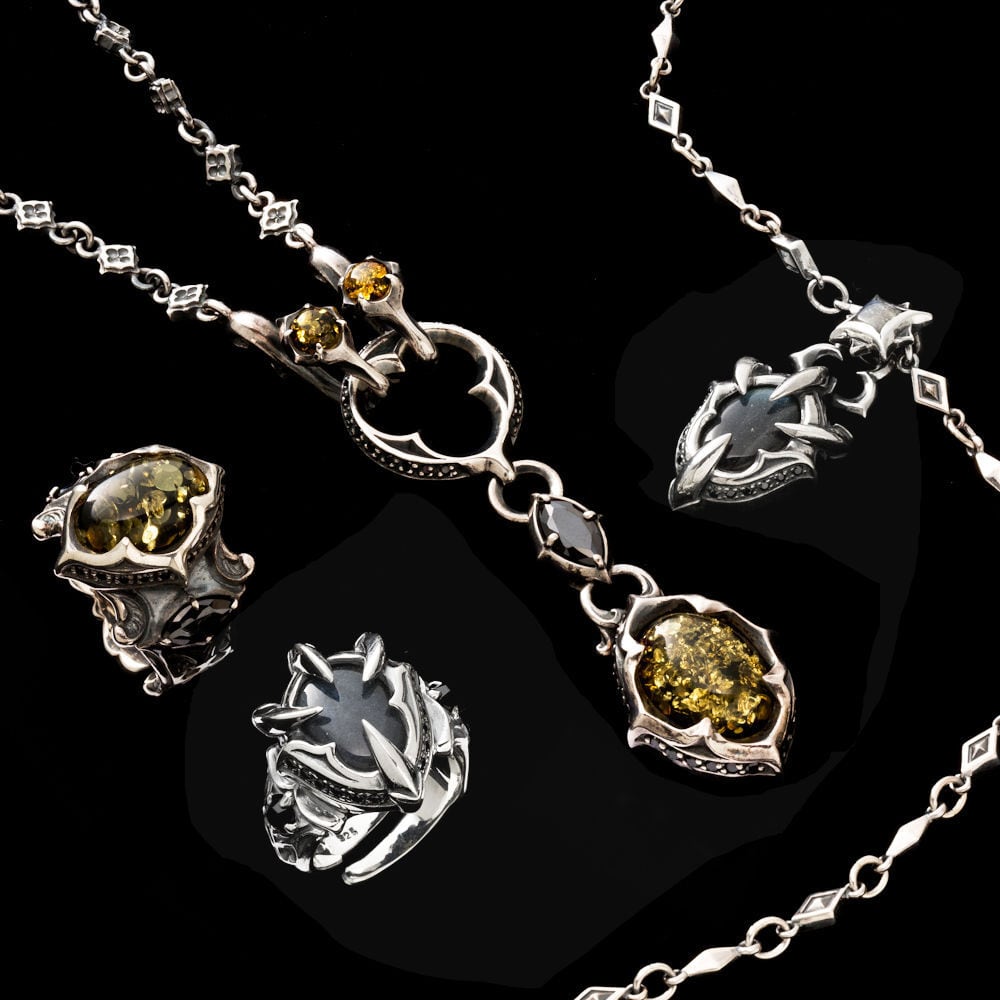 ドラゴンクローリング 角度で青・緑・紫に揺らめくラブラドライト