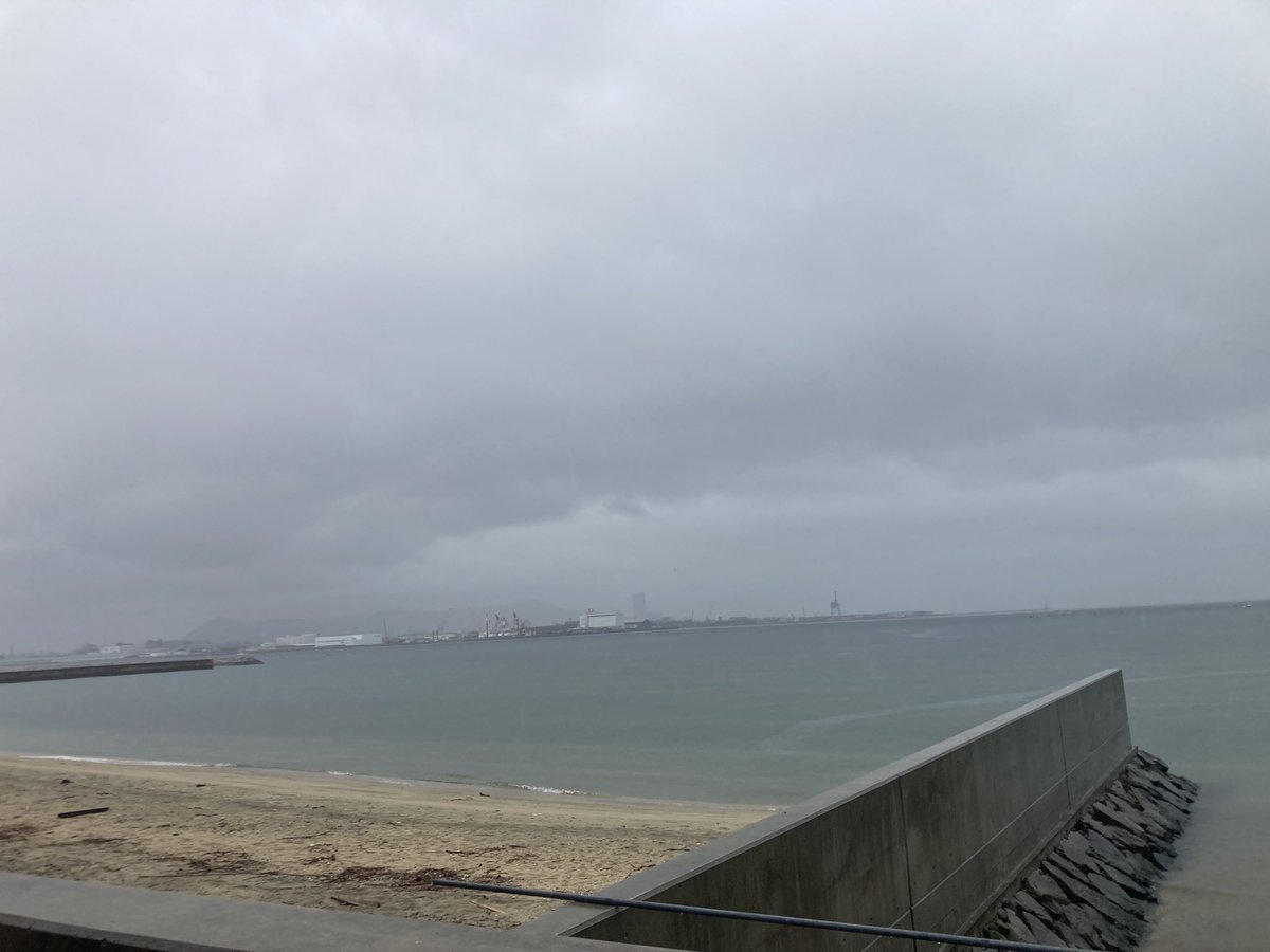 yamadayacoffee's tweet photo. おはようございます♪
屋島は雨が降っています。
焙煎中です。

【屋島焙煎所】
現在屋島焙煎所
珈琲豆を焙煎したり、珈琲豆の選別したりする作業所となっています。
電話　087-841-6621

珈琲豆、テイクアウト販売⬇️
【春日水神市場内　山田屋珈琲店】
高松市木太町2836-1
10:00〜17:00   無休 https://t.co/LQQQ5NDPHW
