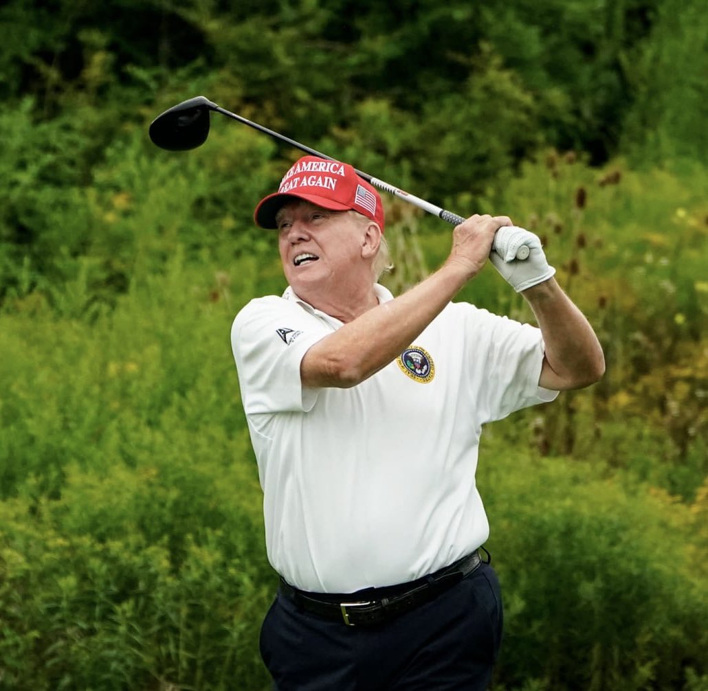 thwacknicklaus's tweet photo. 🚨BREAKING🚨

In a surprise move during the State of the Union, President Trump announces a 25% tariff on mallet putters. 

“Blades only. We’re bringing back touch. Tremendous touch.” https://t.co/zIN99Xe3DK