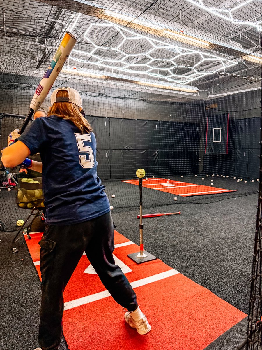MollyRowe2028's tweet image. My favorite day of the week. Hitting lesson day! #leftie #slapper #fastpitch #hittingcoach