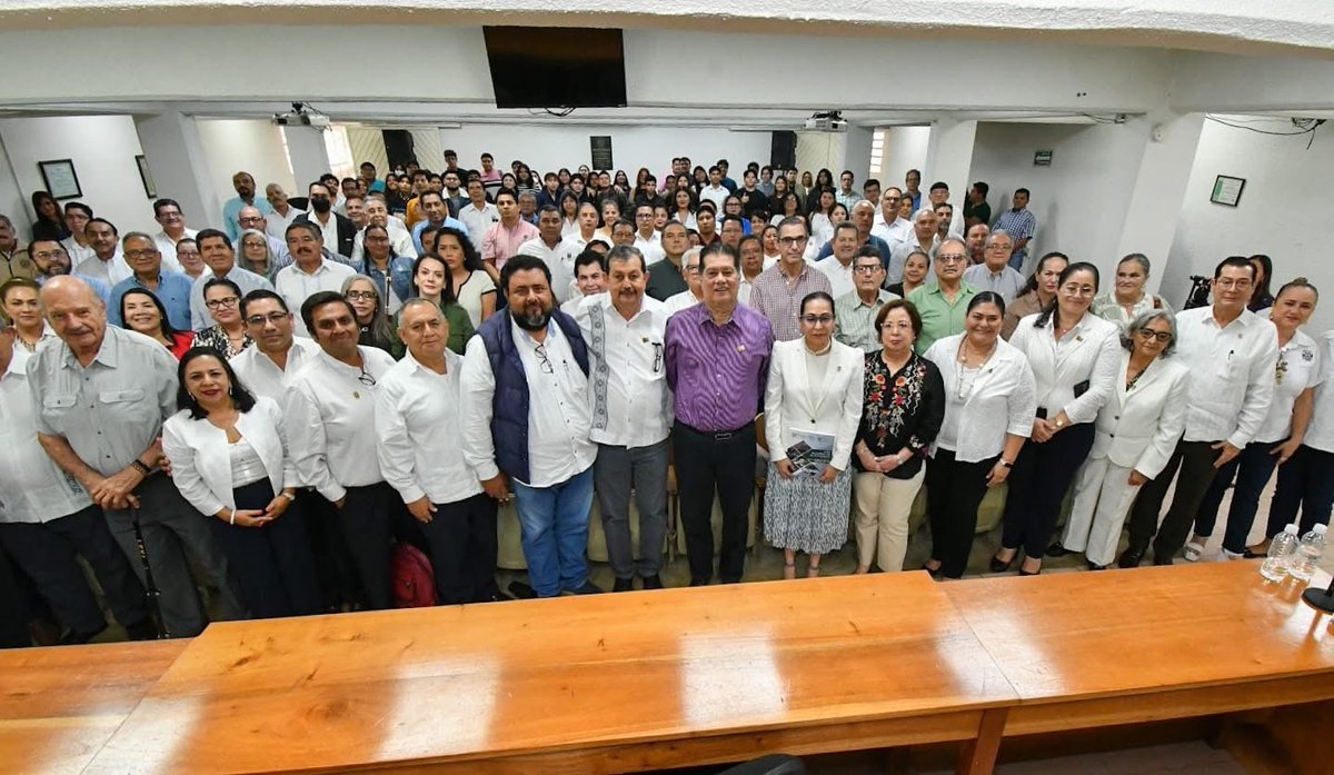 Felicito a mi amigo #JorgeThomas Director de DACA <a href="/UJAT/">UJAT</a> por su #4ToInformeDeActividades Resultados en favor de la educación superior en Tabasco <a href="/narvaezosorio/">Guillermo  Narvaez Osorio</a>