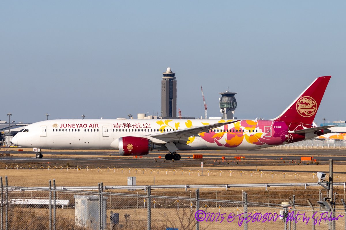 Tga380800's tweet image. Airline:Juneyao Airlines
Aircraft:B787-9
Locations:NRT
Date:28/12/2025
Remarks:Colorful Petals Livery

#JuneyaoAirlines #吉祥航空 #HO
#Boeing #B787 #B7879
#NRT #NaritaInternationalAirport #成田空港 #成田国際空港 #RJAA
#飛行機好きな人と繋がりたい #飛行機好きな人 #飛行機写真