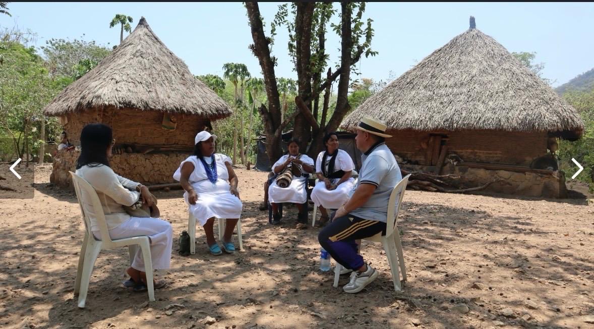 URestitucion's tweet photo. ¡Protección judicial para el territorio ancestral del Pueblo Kankuamo!

Un juez de restitución de tierras ordenó medidas cautelares urgentes para proteger el resguardo indígena Kankuamo en la Sierra Nevada de Santa Marta, ante riesgos por presencia de actores armados y amenazas a sus autoridades y comunidades.

La decisión se fundamenta en los estudios étnico-territoriales y la delimitación técnica del territorio elaborados por la Unidad de Restitución de Tierras, a través de su Dirección de Asuntos Étnicos (DAE), en el marco del proceso de restitución colectiva.

Amplie la ℹ️ acá: https://t.co/QYjDDL6j0j