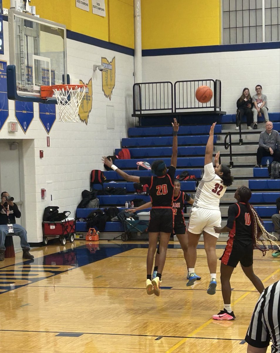 LadyIrishBB's tweet photo. With 8 minutes left to play in the District Semifinals your #LadyIrish lead 32-21. Let’s #GoLadyIrish☘️ https://t.co/rWhLCQkFnM