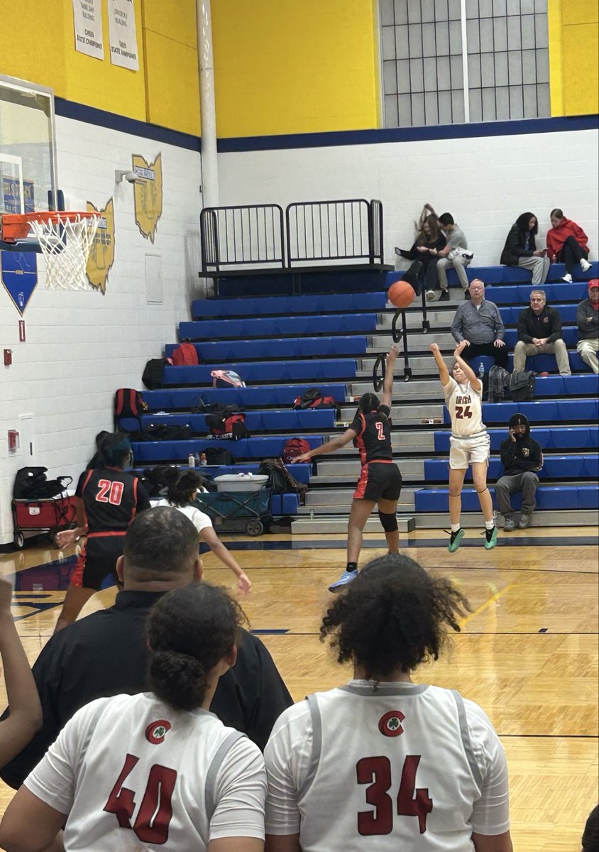 LadyIrishBB's tweet photo. With 8 minutes left to play in the District Semifinals your #LadyIrish lead 32-21. Let’s #GoLadyIrish☘️ https://t.co/rWhLCQkFnM