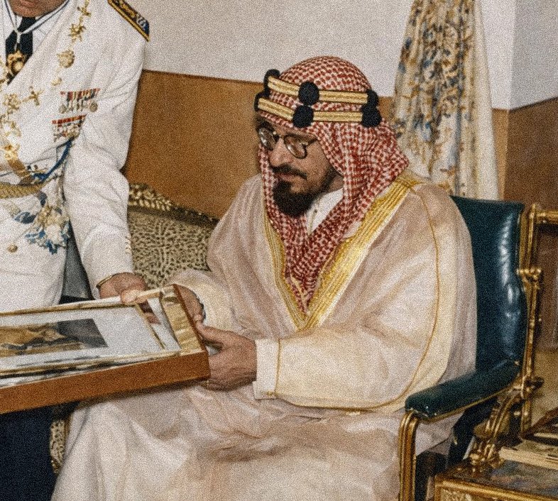 [أن المدنية صنوف شتى ، لكل بلد منها صنف خاص لا يلائم غيره، ولا أريد أن ينقلب العربي في بلادي اوربيا لمجرد احتكاكه بالحضارة الأوروبية، اذ ان لوطننا تقاليد خاصة]

رحمة الله عليك أيها الفارس العربي الأخير ، وليت العرب يسمعون ويعقلون