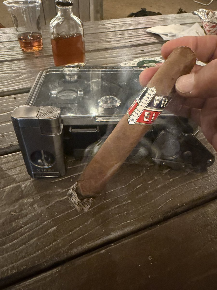 D_To_Tha_J's tweet photo. In true Texas Fashion, why not have a Texas blend. The Texan by Fratello Cigars @Fratellocigars @xifeicigartools #FratelloCigars #FratelloTheTexan #Xifei #XifeiCigarTools #BOTL #SOTL #PSSITA #CigarLifestyle #CigarCulture #CigarSociety #CigarOfTheDay #SmokeClassy #CigarAdmiration https://t.co/h0Gb7IuCAV