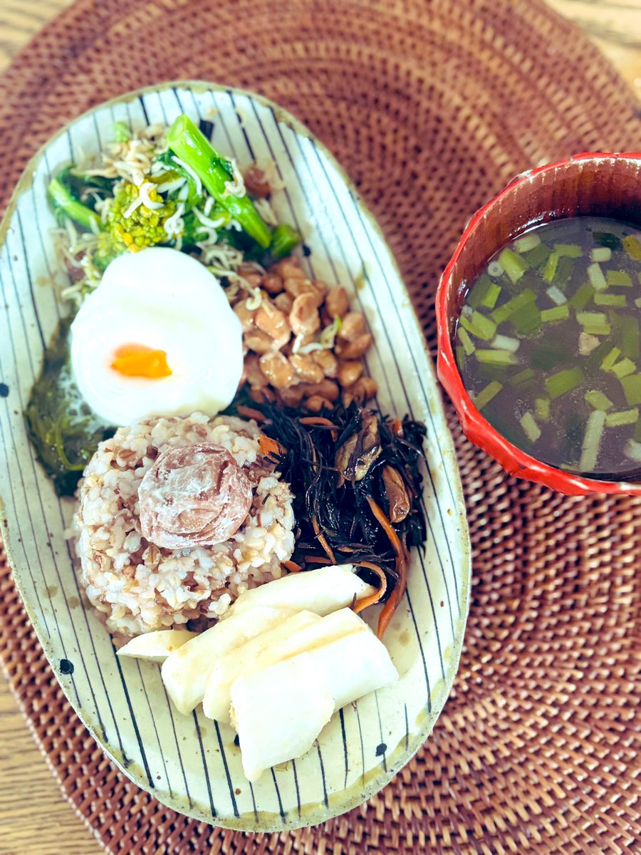 朝ごはんで整える

玄米もち麦ごはん
めかぶ納豆
レンチン温玉
菜の花シラスペペロンチーノ
アサリ入りひじき煮
自家製梅干し
自家製蕪のぬか漬け
鶏スープ

#FUFU食堂
#おうちごはん