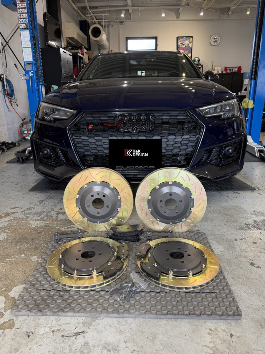KKdesign11's tweet image. AUDI RS4 B9
rddのローターとパッドに交換しました。
フロントΦ400リアΦ380
細いスポークタイプだとローターがよく見えますね。やはりこのスリットカッコよい。

#AUDI　
#RS4　
#rdd
#ブレーキ交換