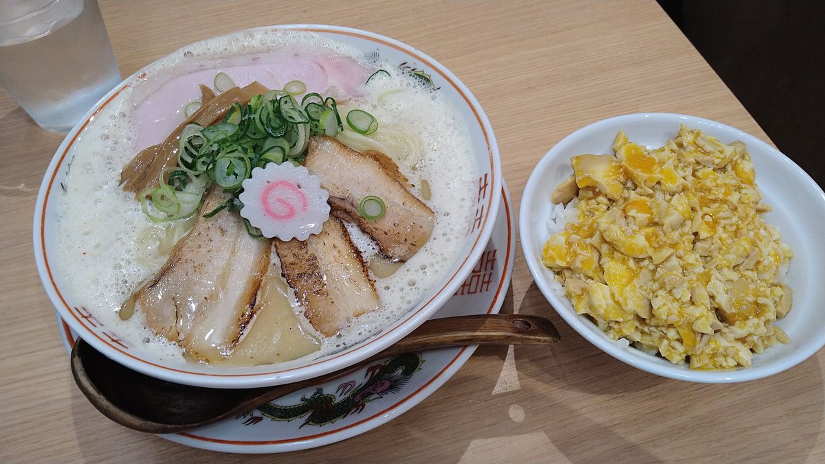 帰宅途中下車で久しぶりにオダサガ味噌さん行けた
白味噌が好きなんだけど、それ以上にたまごが好きで通ってるようなもの
だけど履歴見たら２ヶ月ぶりだった💦
満腹満足満腹でした🐷