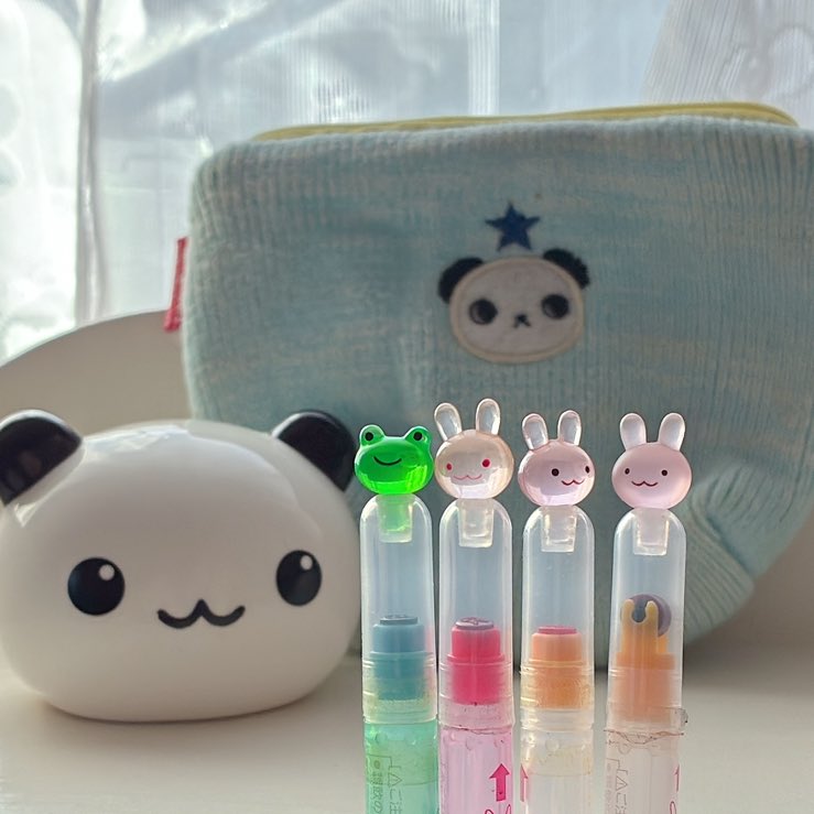 kumakuma327k's tweet photo. 蔵王温泉のお土産屋さんでなかよしネットのポーチとスタンプをげっとしたよっ ̫ -˘◝❄️.*
スタンプ2本はお友達から✩ https://t.co/13tZ0AgvZc