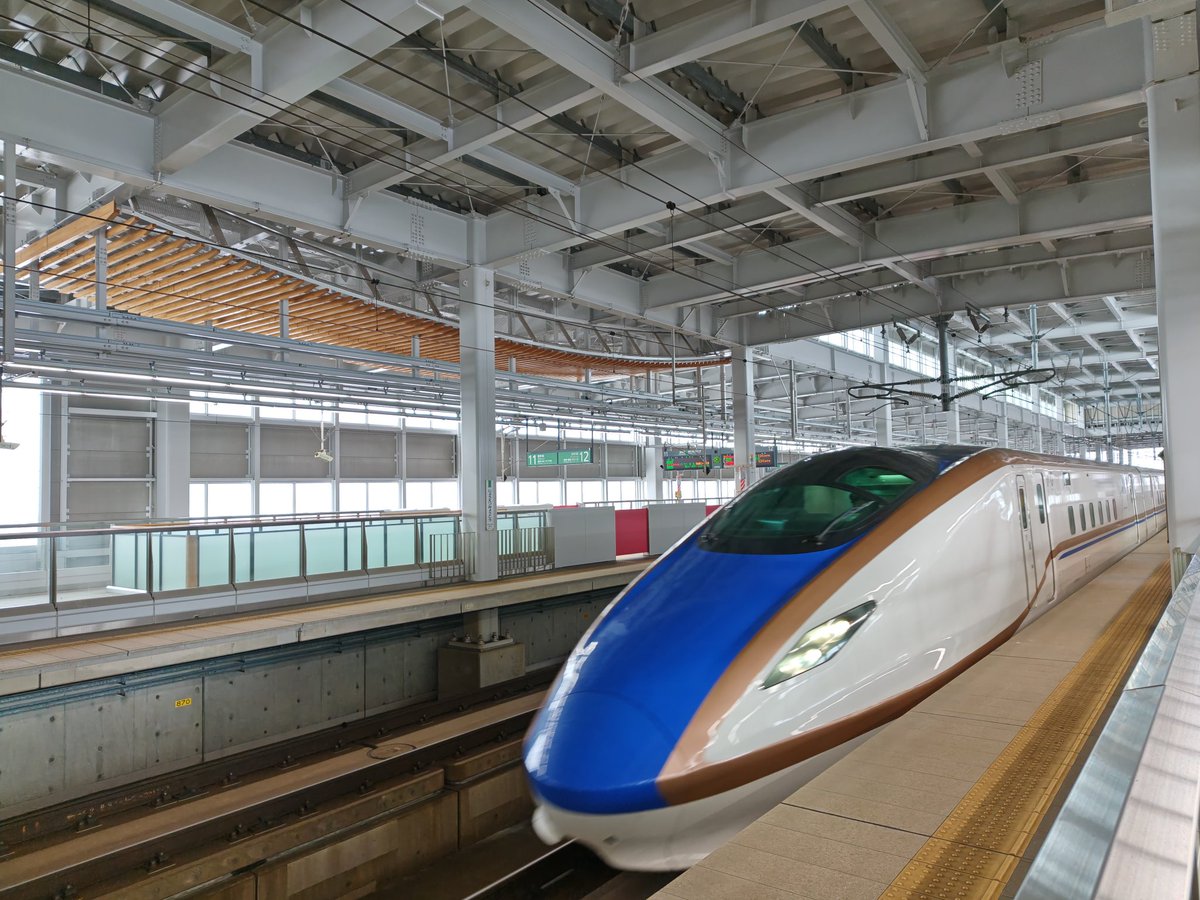 新大阪まで新幹線でGO

でも敦賀から在来線特急サンダーバードなのよね