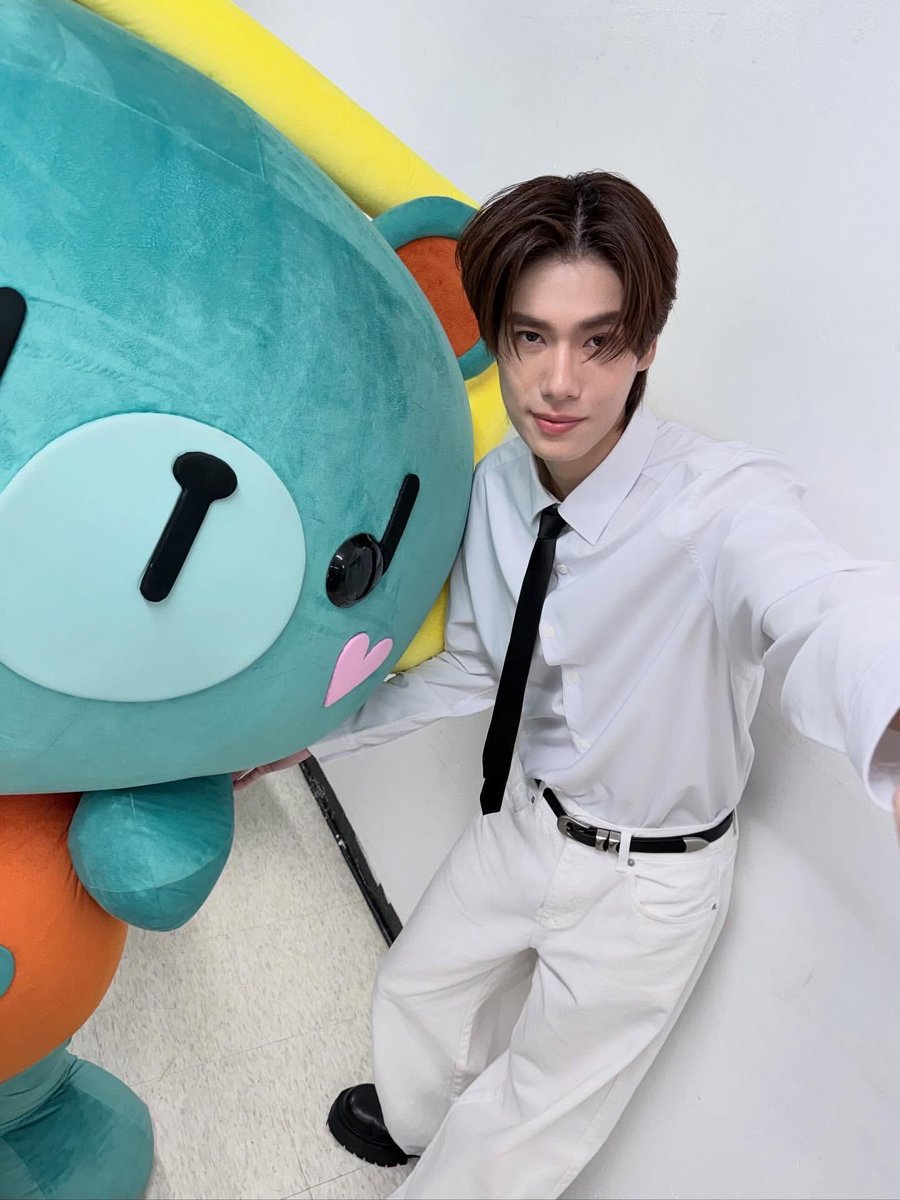 𝙃𝙖𝙥𝙥𝙮 𝙒𝙚𝙙𝙣𝙚𝙨𝙙𝙖𝙮 ♡

วันนี้มีนัดกับภูวินทร์และเพิ่มพูนกันนะ ที่งาน Mami Grand Opening 📍Sphere Gallery 1, Emsphere

❥𝙃𝙖𝙫𝙚 𝙖 𝙣𝙞𝙘𝙚 𝙙𝙖𝙮 <a href="/phuwintang/">phuwintang</a> ขอให้แฮปปี้กับการทำงานวันนี้น้า~🤍

25FEB LoveAllAround PHUWIN
#WhatANiceDayPhuwin
#phuwintang
#winniethephu