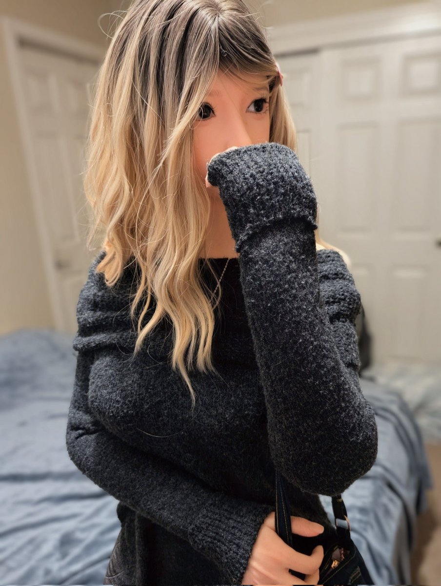 HarunaNingyo's tweet image. Sophie looks like such a shy cutie! #siliconedoll #shy #cutevibes #prettygirls