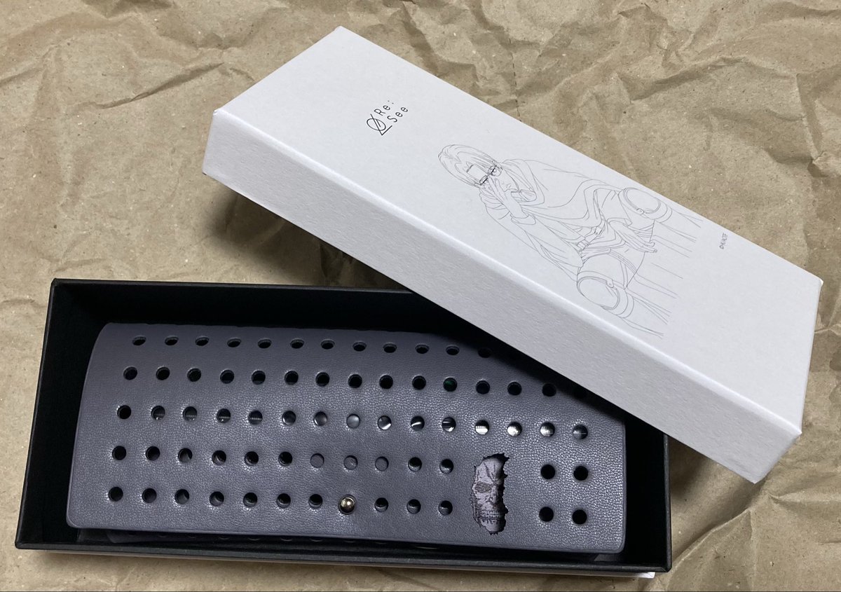 moe_tst's tweet photo. Re:Seeさんとのコラボ眼鏡
本日無事届きました
箱の線画も素敵💖
アクスタ飾る場所作らねば✨
レンズ交換にお店に行くか、近所で済ますか悩み中です🌀

#進撃の巨人 ＃ReSee
 #コラボレーション https://t.co/ubz4TvMdM9