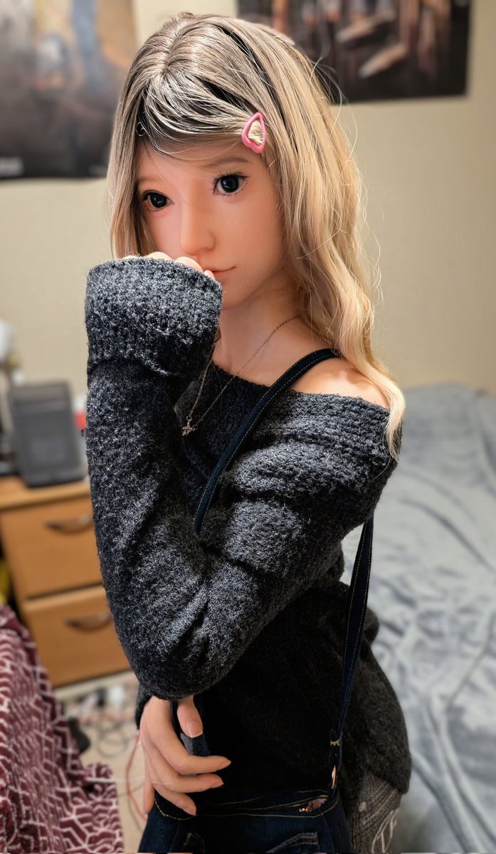 HarunaNingyo's tweet image. Sophie looks like such a shy cutie! #siliconedoll #shy #cutevibes #prettygirls