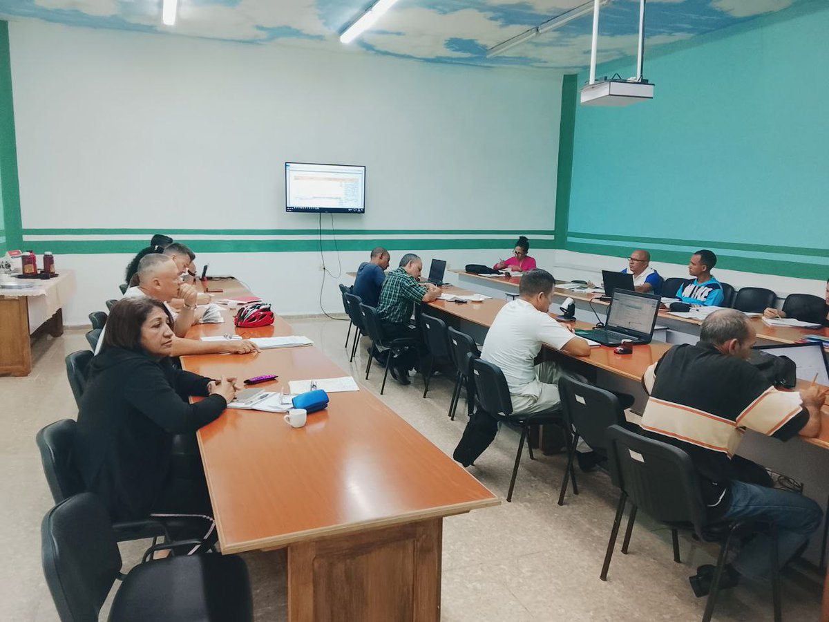 Efectuamos la reunión del Consejo de Dirección de la Empresa #GeocubaON. Abordamos nuestra agenda con un enfoque claro en los pilares fundamentales. Como tema prioritario, realizamos una revisión profunda de los resultados productivos y de eficiencia en el mes de Enero. #Cuba.