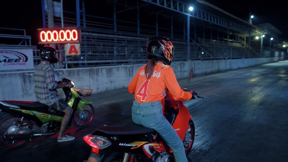 พี่เป็นตำรวจแต่นั่งเล่นไพ่ส่วนน้องเป็นเด็กแว้น กุให้เลย555555555555555555555555555555555555