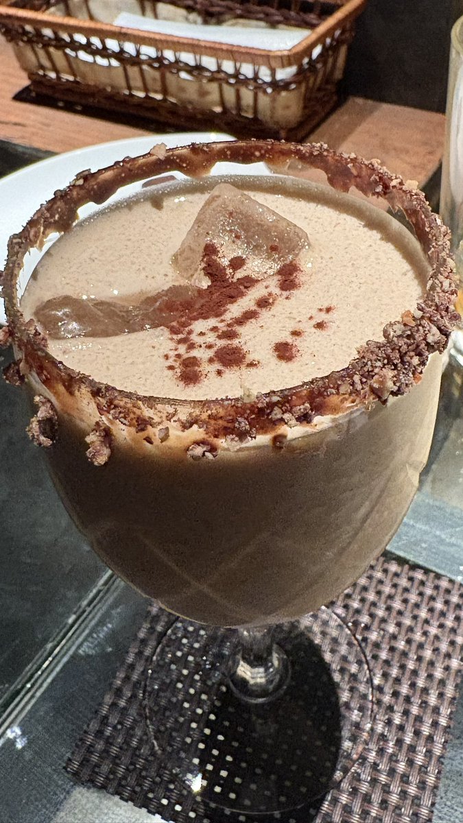 そして本日はレストランはお休みですがシャルロットはオープンしております!

画像は昨日の二次会で飲んだカクテルです。オシャレで美味しかったです☺️

ご来店お待ちしております🎶