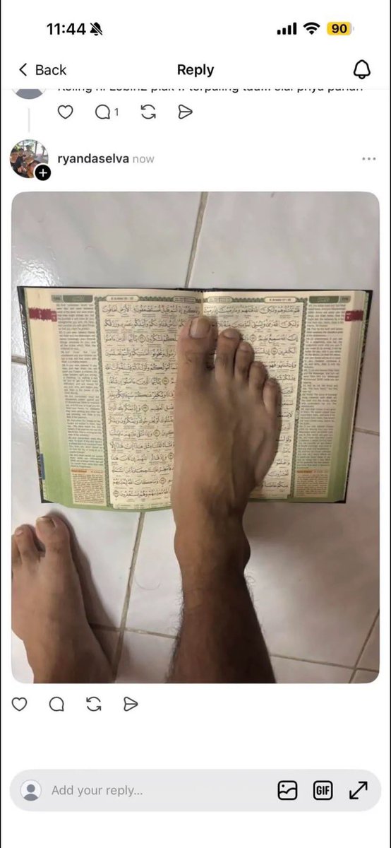 JatIkhwan's tweet photo. Melampau sangat ni. Moleklah UMPSA dan polis pun dah ambil tindakan. Tak patut dalam negara berbilang bangsa dan agama ada provokasi begini macam di negara Barat. https://t.co/HoZCgsrEk2