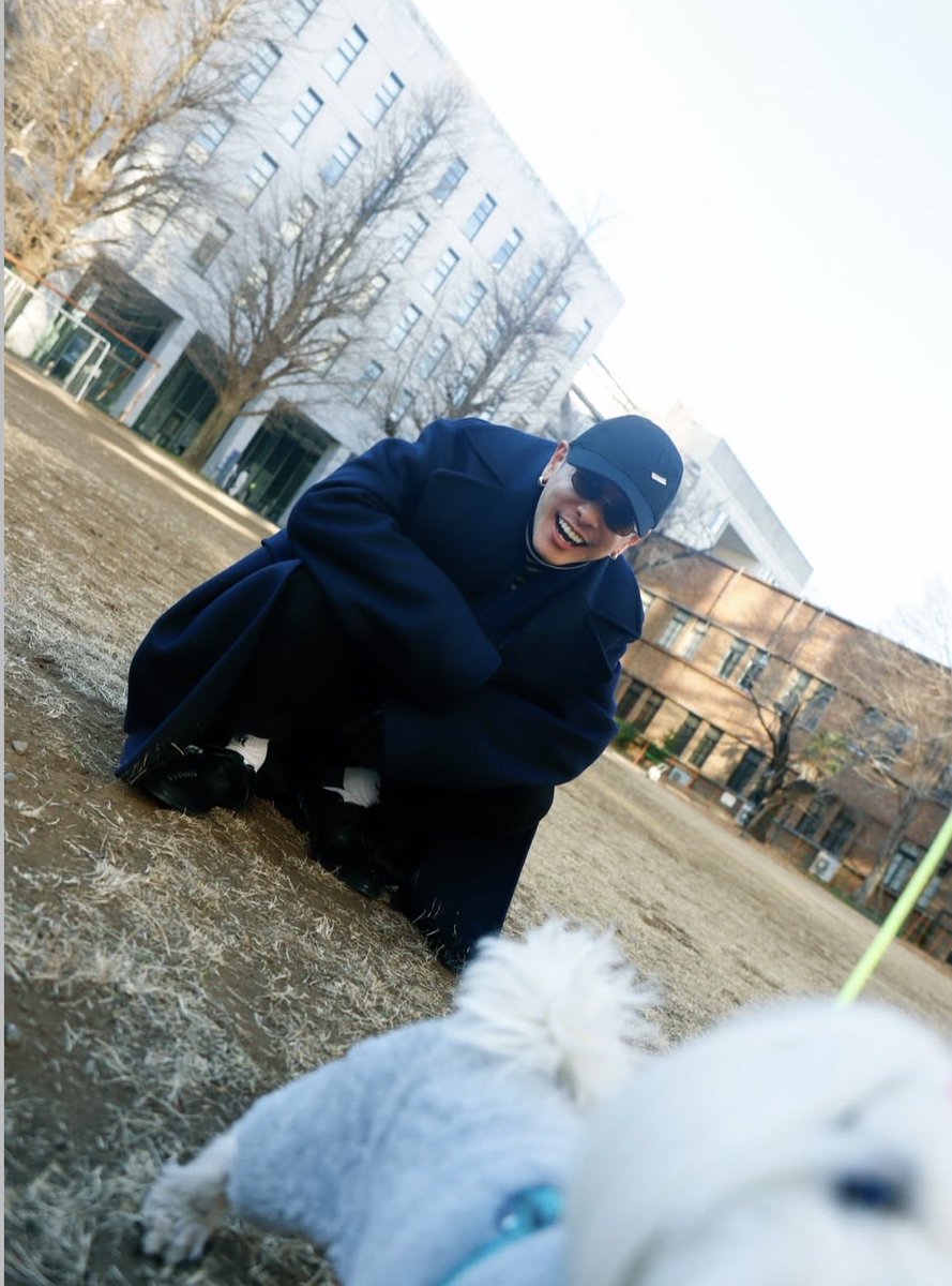 Qiciq4paM9O7hi4's tweet photo. 健くん💕皆さん🍀
オハチョ┃-ω・)ノ。:*♡*:。
昨日も #visionaryaward でのカッコイイ
健くんのスピーチ動画🆙本当に素敵だね💕︎
インスタで戯れてた🐶エピソードも飼い主さんから聞けたね🤭💞目に浮かぶね💕︎
健くんらしくて♡またファン増えたね😉
今日も健愛❤️でゆるよろです🫶
#佐藤健 https://t.co/9ASpYpPjvE