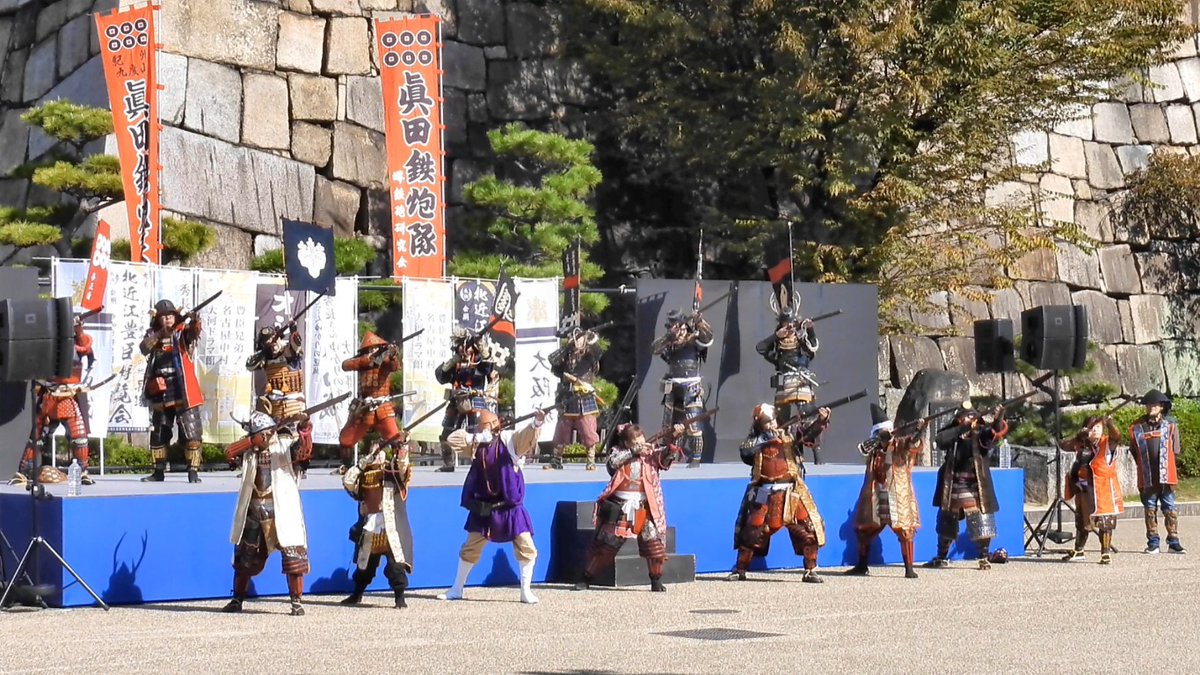 FUayusakai's tweet photo. 轟音が響く!大阪城鉄砲隊 火縄銃演武|大阪城秋まつり2025(11/8) https://t.co/H7j9fG2vj4 #大阪城秋まつり #大阪城鉄砲隊 #火縄銃 #大阪城 #OsakaCastle #Samurai
#Matchlock #鉄砲演武 #日本の祭り #大阪観光 #歴史イベント #武将文化 https://t.co/jnMrYTzeQa