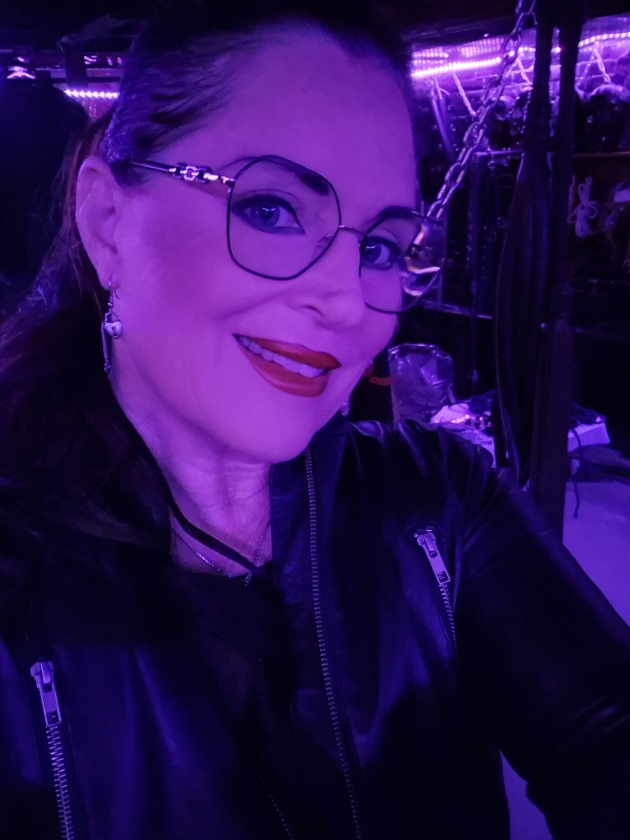 Massachusetts Dominatrix Mistress Aurora tweet media