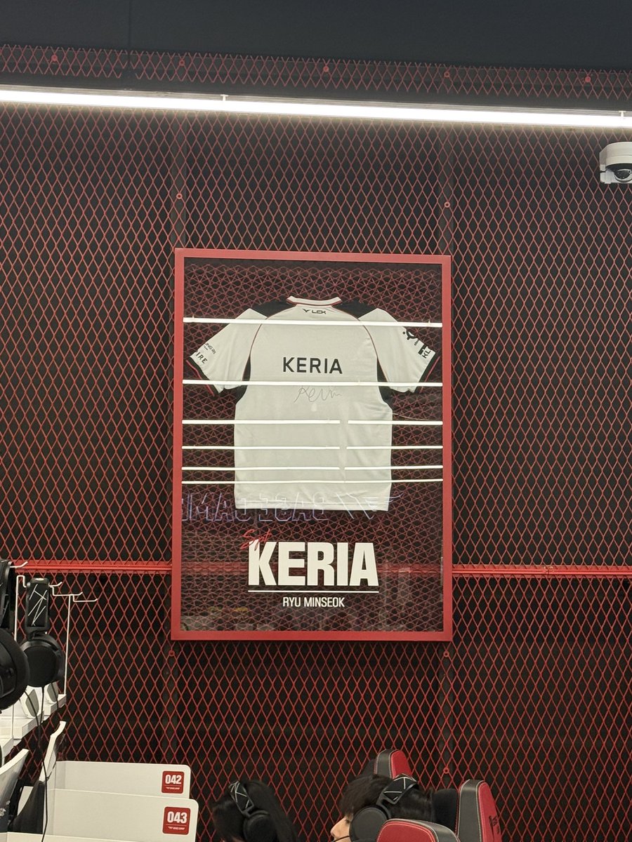 Chris lolreview tweet media