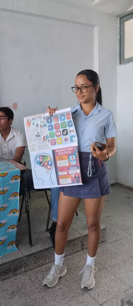 Se desarrollan en la Institución Educativa Ramón Campa las exposiciones de seminarios Finales de Cultura Política. Excelentes trabajos.
#DPEPalmaSoriano
#PalmaSoriano
#CubaEstaFirme
#DGEPalmaSoriano
#DPESantiagodeCuba