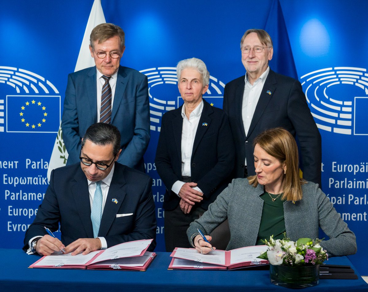 🚨BREAKING: EU GLOBALISTS PUSH €90 BILLION LOAN TO UKRAINE DESPITE HUNGARY'S VETO – BRUSSELS TRAMPLES SOVEREIGNTY AGAIN! 🔥🇪🇺 vs 🇭🇺🇸🇰

European Parliament President Roberta Metsola signed the massive €90 billion Ukraine Support Loan on February 24, 2026 (4th anniversary of