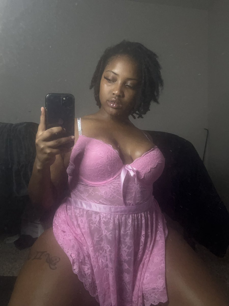 prttyprincess__'s tweet photo. At your knees. 
Now that your sat according let’s play. https://t.co/xG5QTgsTZn